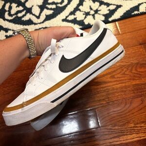 Women’s Nike Court Legacy